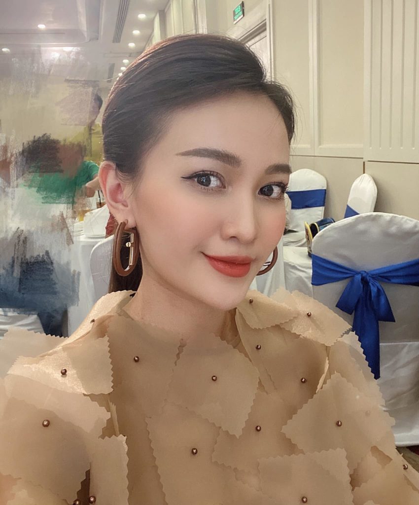 How to wear a see through top? 9