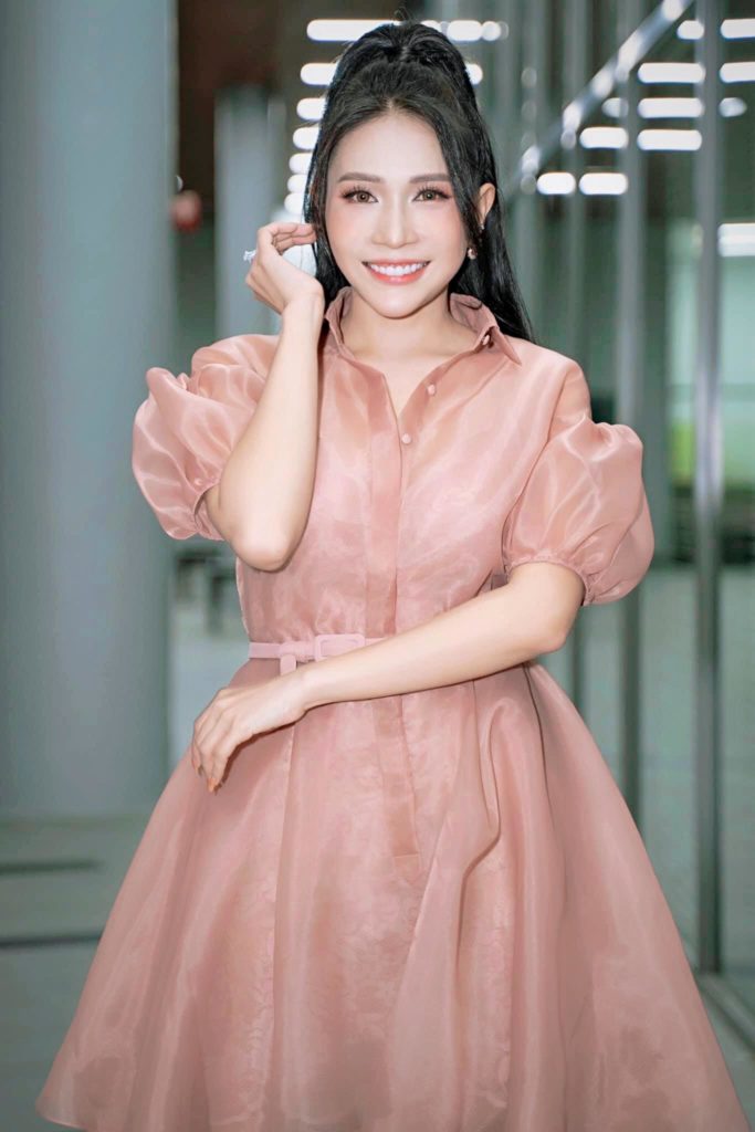 How to wear a see through top? 2