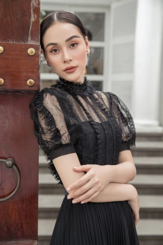 Black Lace Puff-Sleeves Dress 2