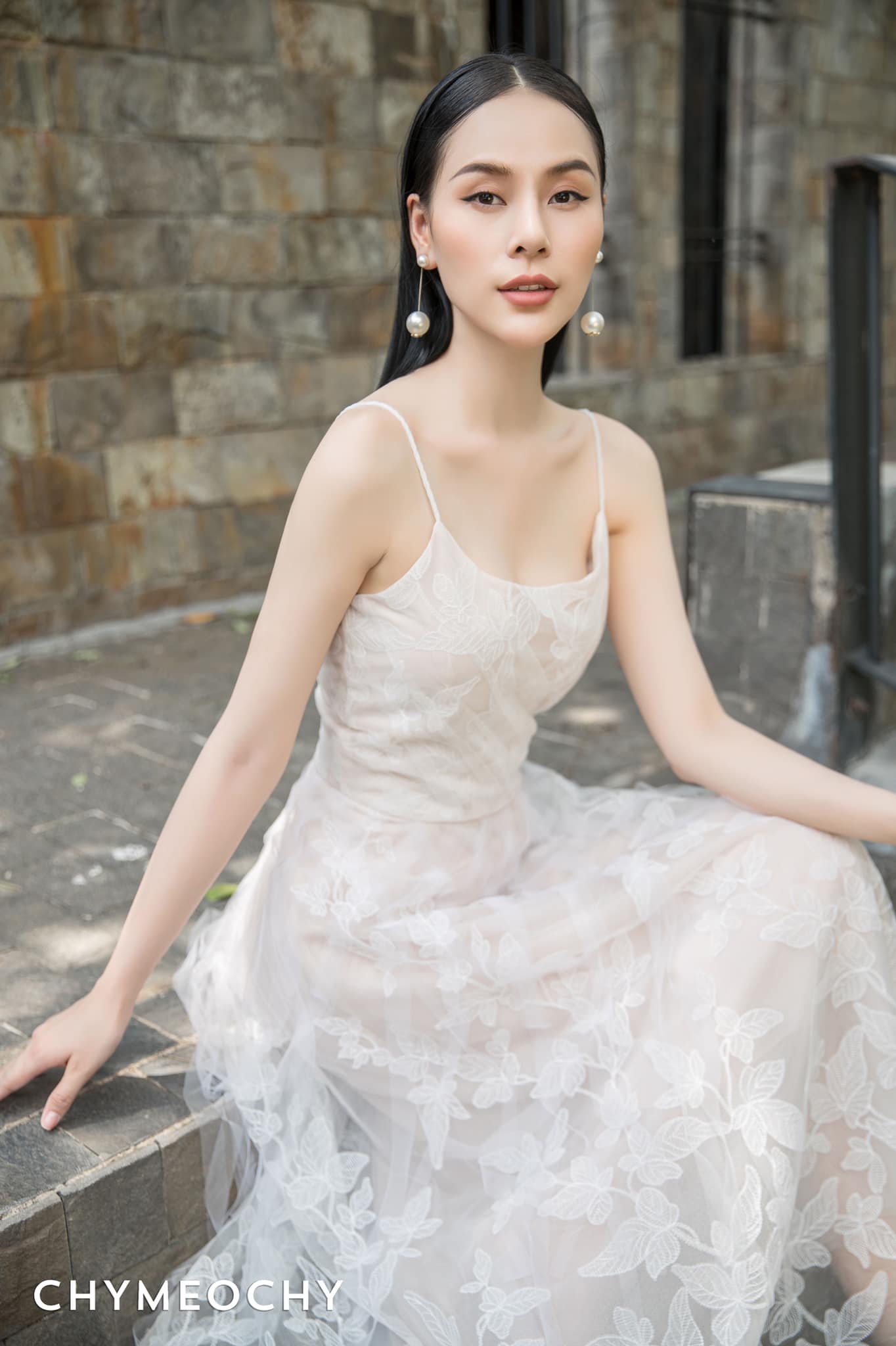 White Florals Longuette Dress | CHYMEOCHY