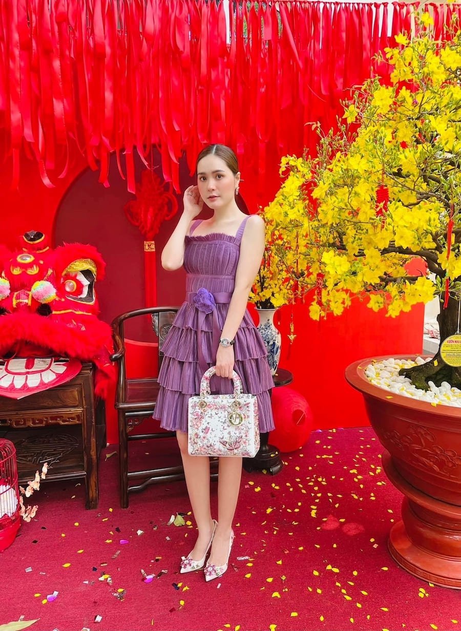 Doan Di Bang Shines Brightly in CHYMEOCHY's Dresses 6 CHYMEOCHY Doan Di Bang Shines Brightly in CHYMEOCHY's Dresses 5