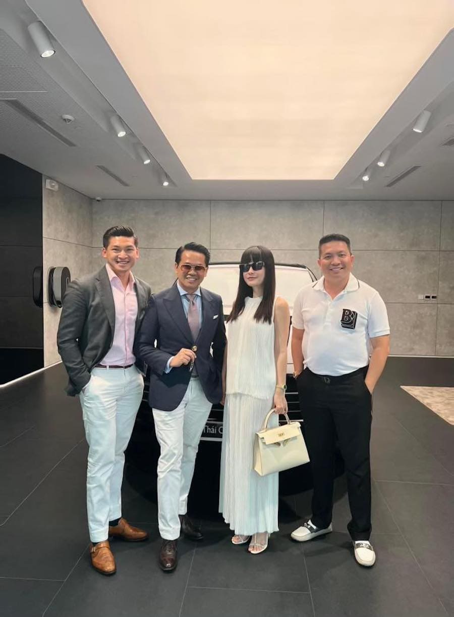 Doan Di Bang Shines Brightly in CHYMEOCHY's Dresses 9 CHYMEOCHY ππ¬. ππ¨ππ§ ππ’ πππ§π π’π§ ππ‘π’ππ ππ₯πππππ πππ