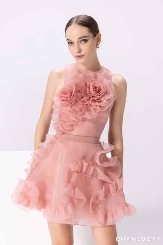 Váy ngắn màu hồng 2