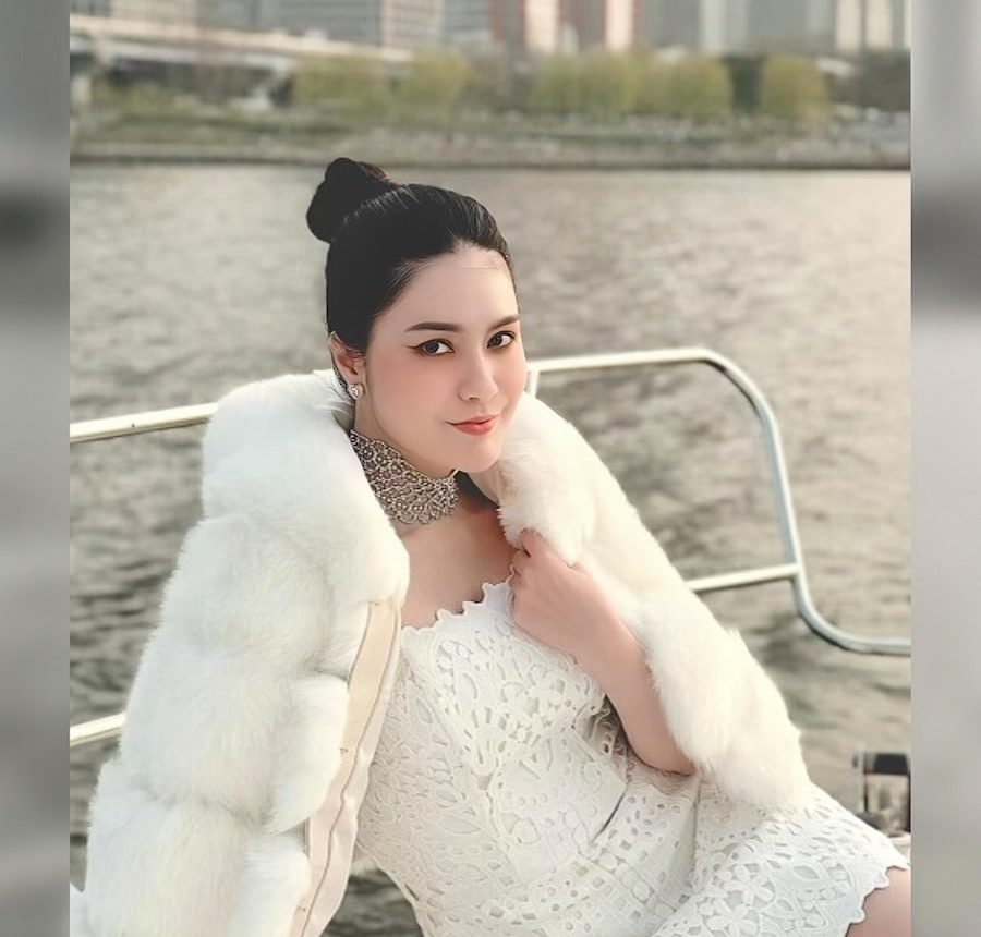 Gorgeous Doan Di Bang In A Corset Dress 1