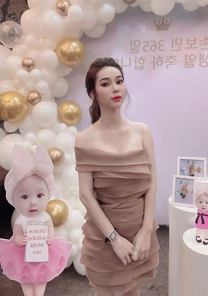 The One-Shoulder Organza Dress: Elevate Your Elegance with CHYMEOCHY's Iconic Bestseller 13 CHYMEOCHY The One-Shoulder Organza Dress: Elevate Your Elegance with CHYMEOCHY's Iconic Bestseller 13