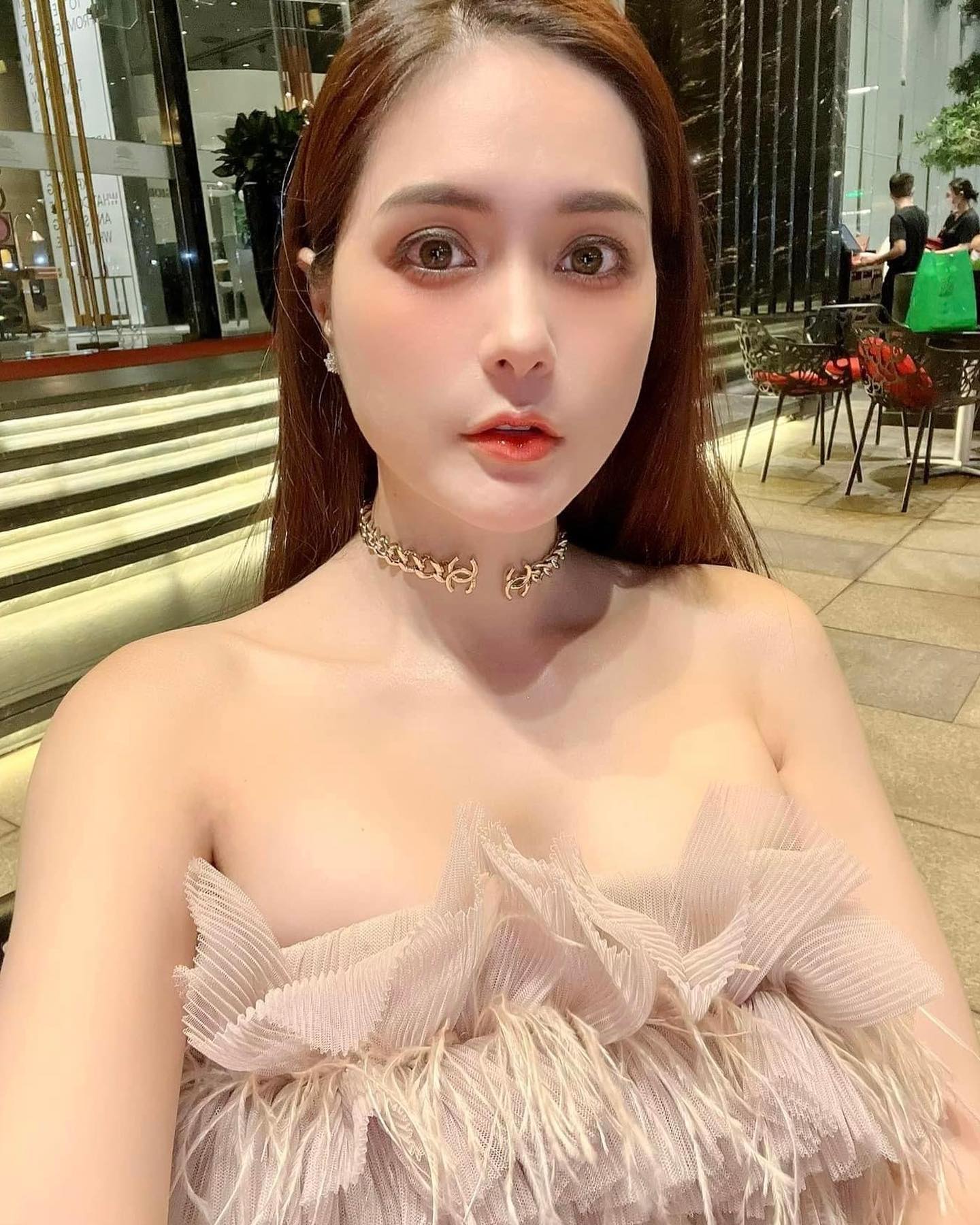 Doan Di Bang Shines Brightly in CHYMEOCHY's Dresses 16 CHYMEOCHY Doan Di Bang Shines Brightly in CHYMEOCHY's Dresses 12