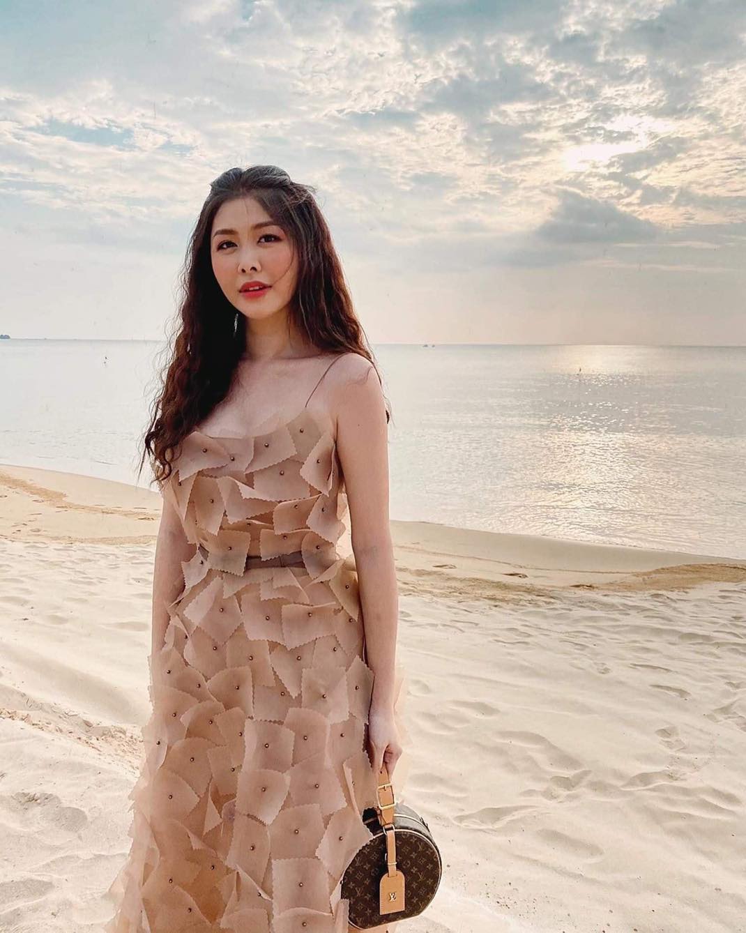 Chiếc váy mang tính biểu tượng của Ellise: Hiện tượng thời trang cho mọi dịp 10