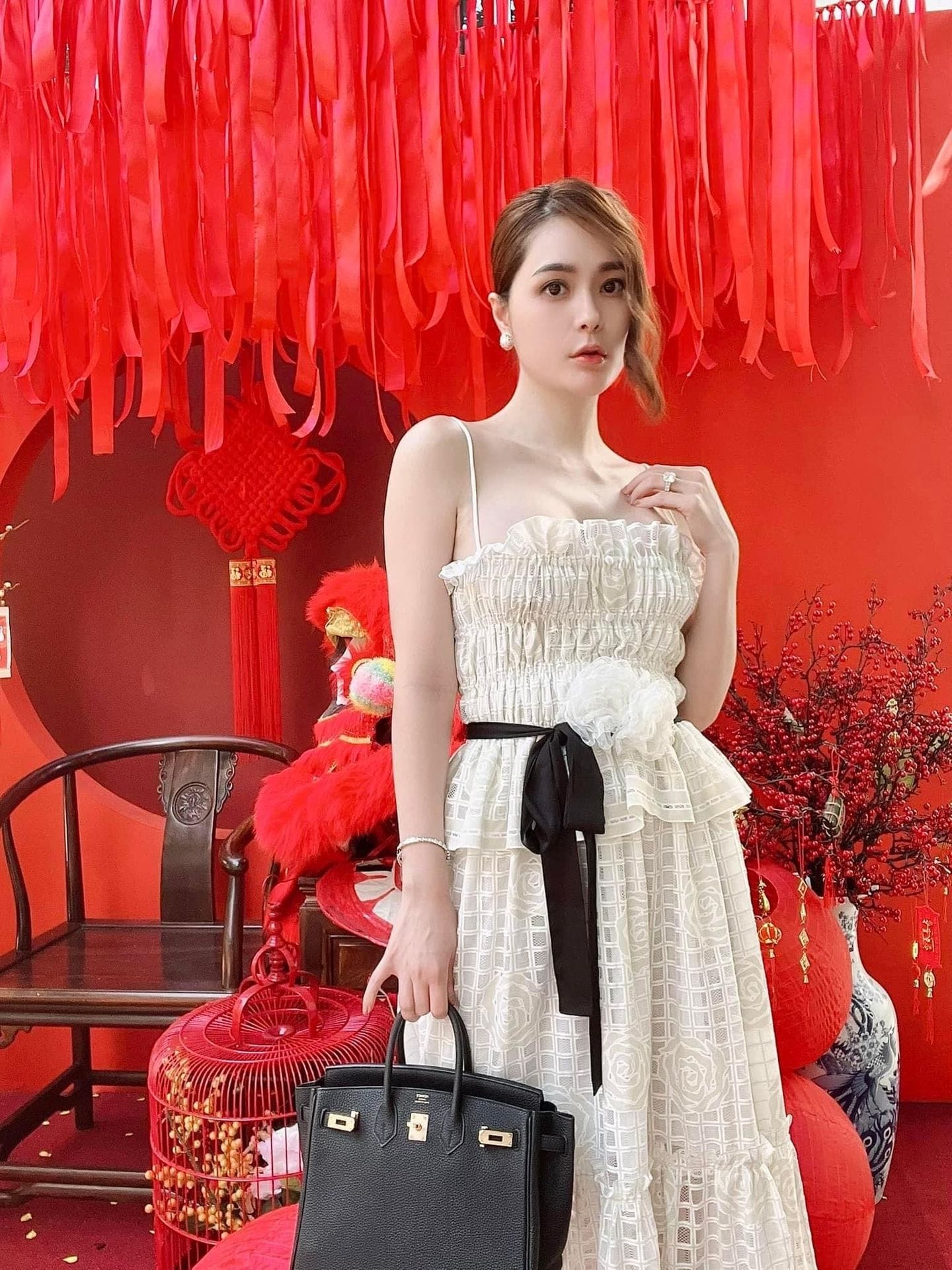 Doan Di Bang Shines Brightly in CHYMEOCHY's Dresses 3 CHYMEOCHY Doan Di Bang Shines Brightly in CHYMEOCHY's Dresses 2