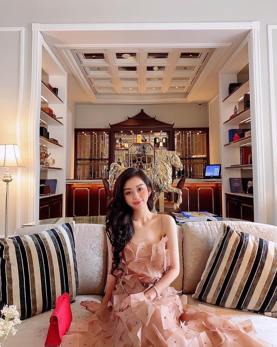 Chiếc váy mang tính biểu tượng của Ellise: Hiện tượng thời trang cho mọi dịp 20