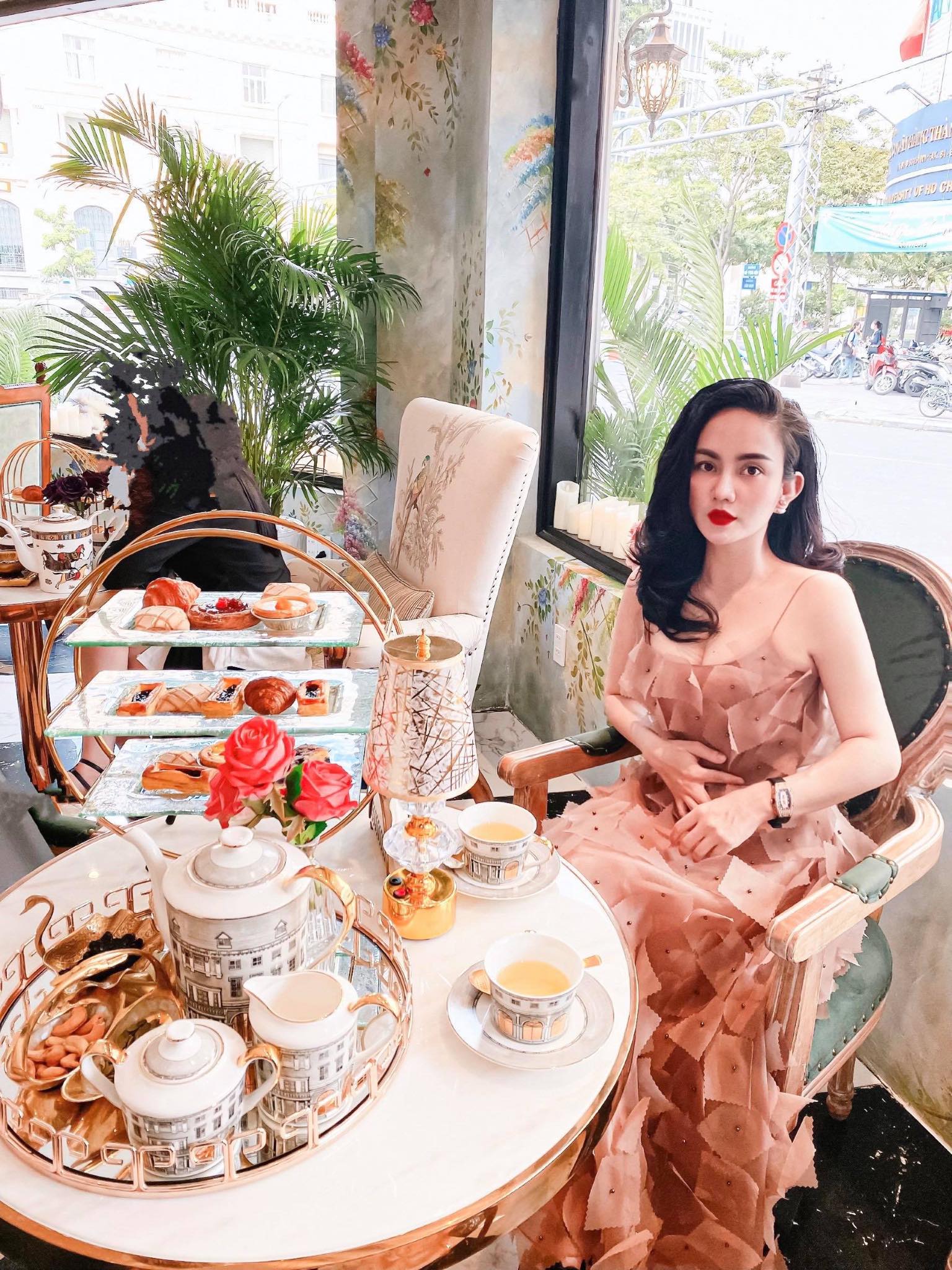 Chiếc váy mang tính biểu tượng của Ellise: Hiện tượng thời trang cho mọi dịp 17