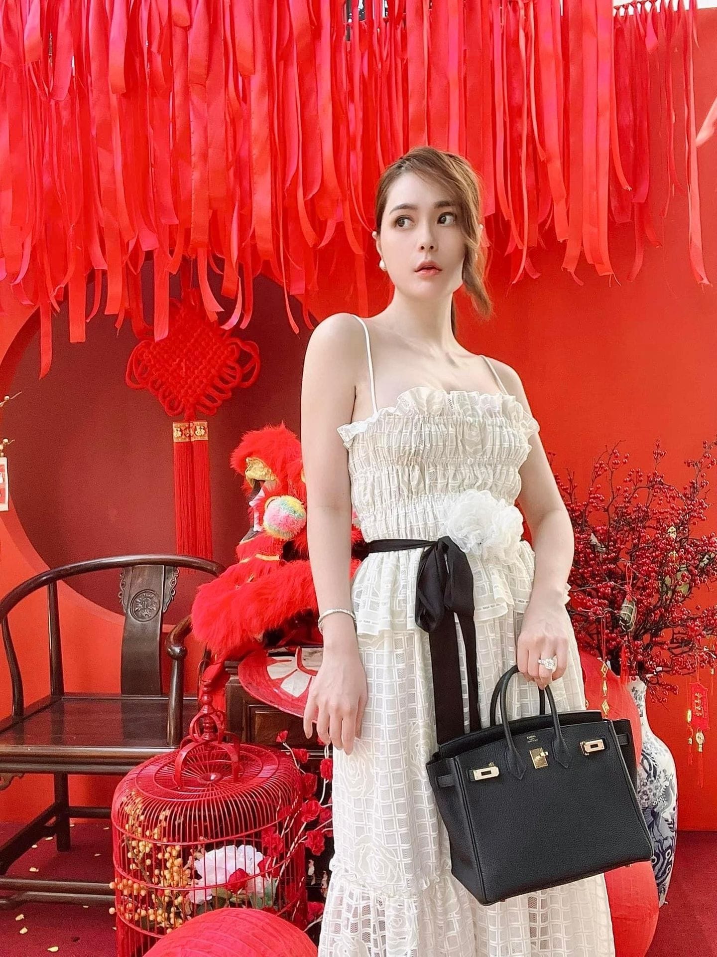 Doan Di Bang Shines Brightly in CHYMEOCHY's Dresses 5 CHYMEOCHY Doan Di Bang Shines Brightly in CHYMEOCHY's Dresses 4