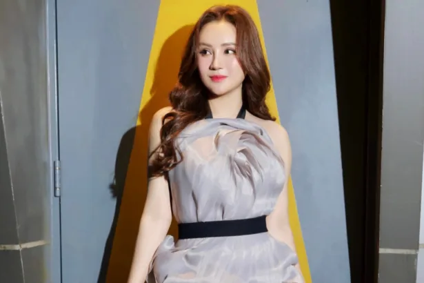 The Wisteria Falling Dress: Celebrities' Perfect Choice for Special Occasions 2